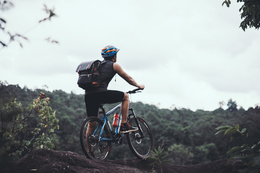 Ciclista nella natura